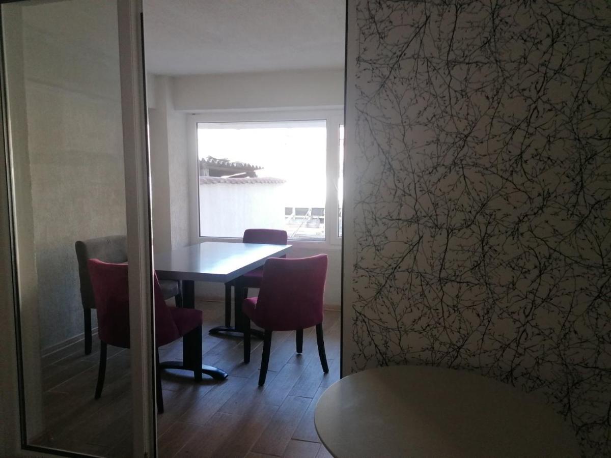 Hostel Denica Скопье Экстерьер фото